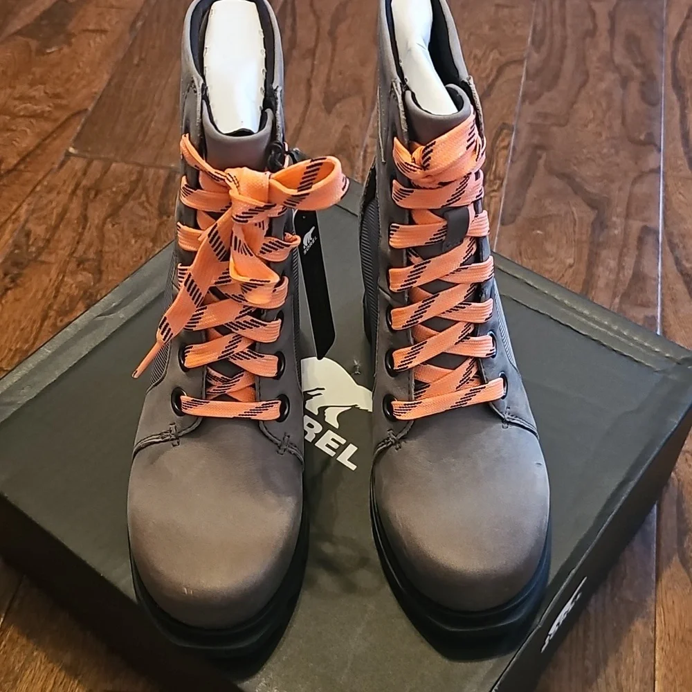 Sorel Quarry Boots with Pink/orange Laces - Picture 3 of 4